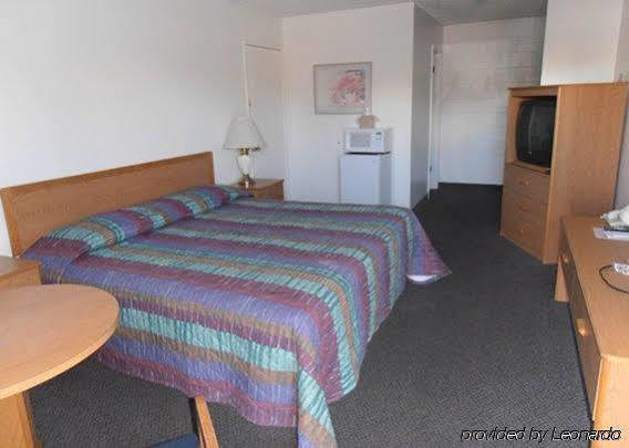 Rodeway Inn & Suites Arlington Exterior photo